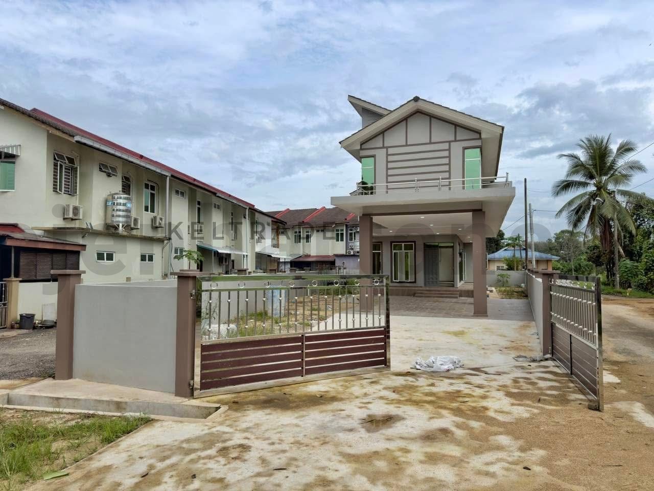 Rumah Banglo Mewah 2 Tingkat Non Bumi Di Jelatok, Tanah Merah.