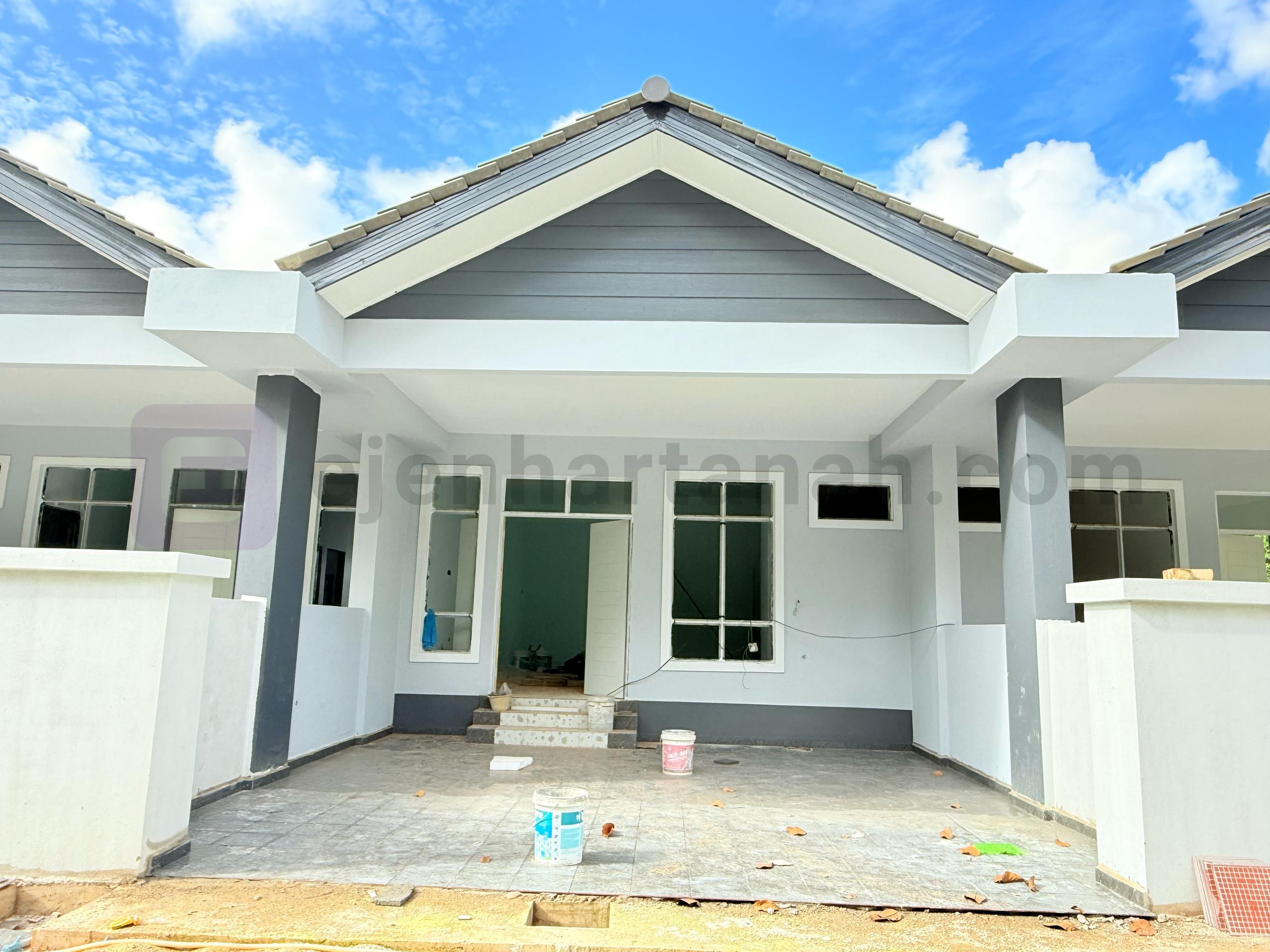 16 UNIT RUMAH TERES  1 TINGKaT DI KUTANG PASIR PEKAN  BERDEKATAN BANDAR KOTA BHA