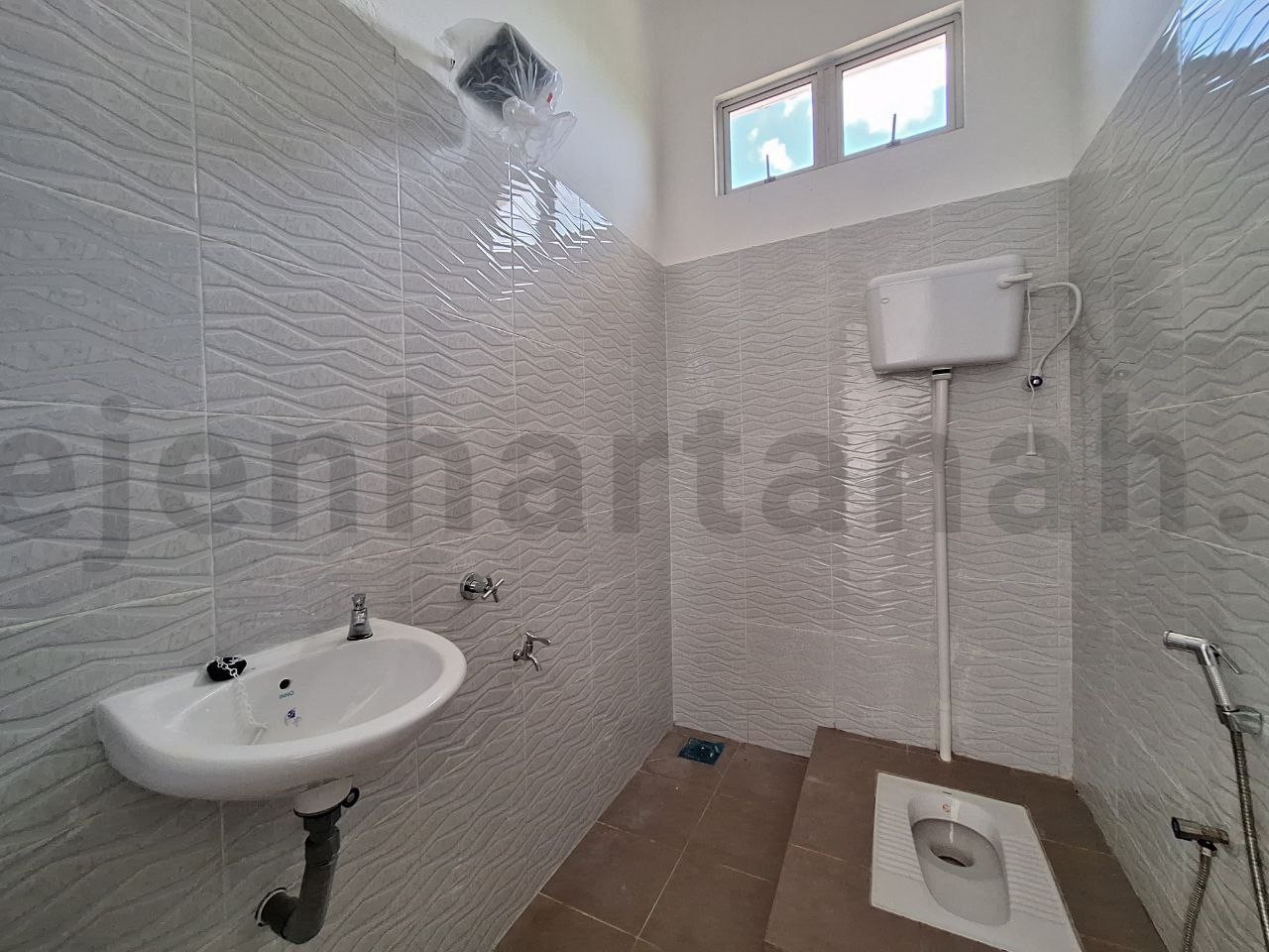 1 UNIT AKHIR SEMI-D TANAH LUAS MAMPU MILIK SIAP DIBINA DI WAKAF BHARU, KELANTAN