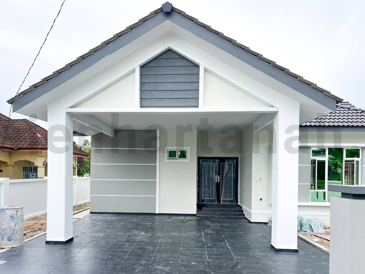 BANGLO LUAS BERDEKATAN ISTANA KUBANG KERIAN, KB DI KG KENALI UNTUK DIMILIKI