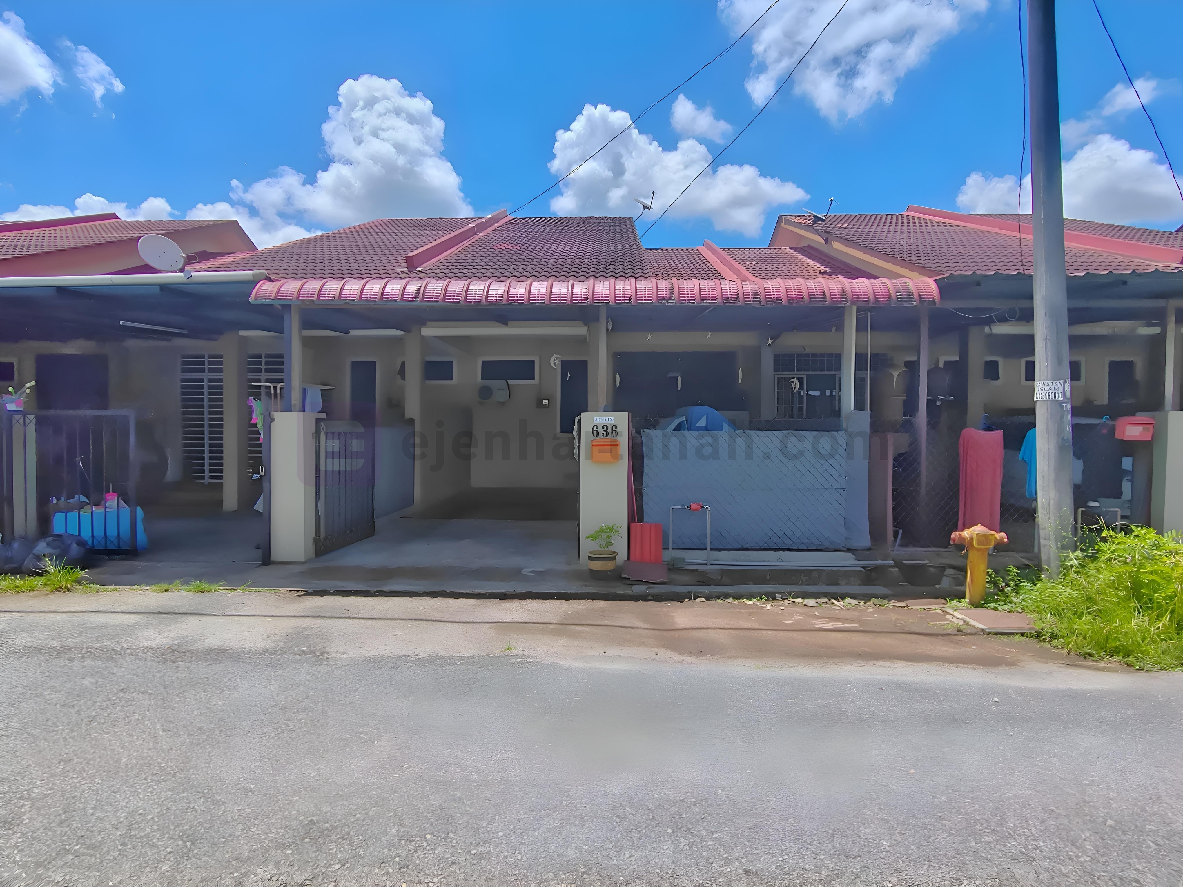Teres 1 Tingkat Kadok di Taman Megan Patek