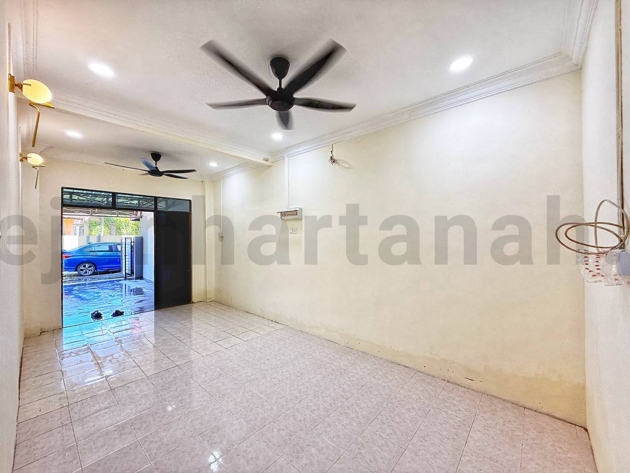 Rumah Teres Cantik di Melor Klinik Ziad