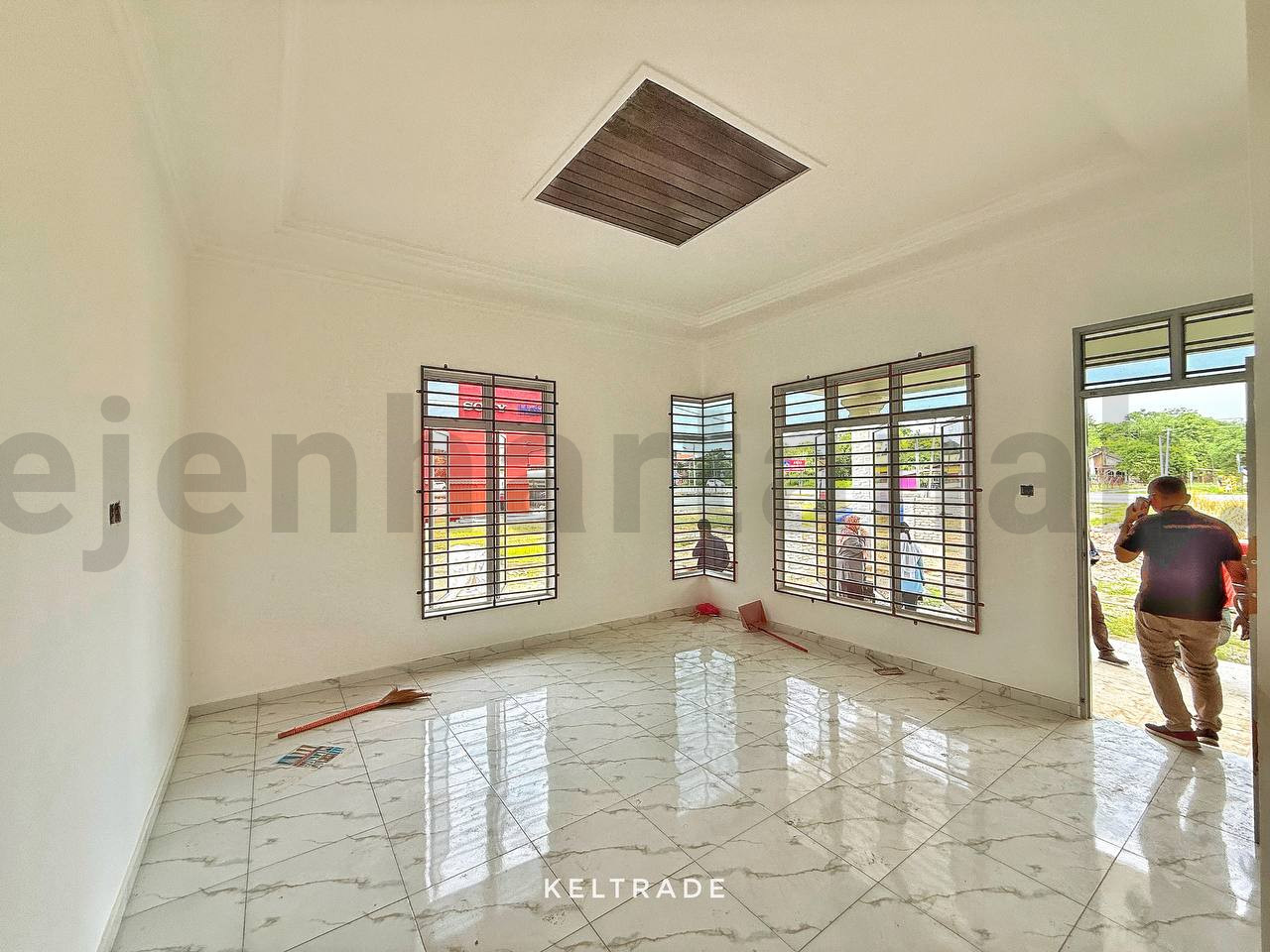 Rumah Banglo Batu 8 Batang Merbau Tanah Merah