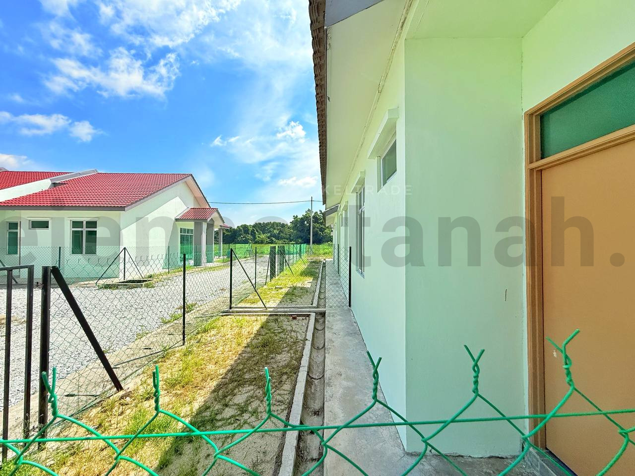 Rumah Teres Mulong Dekat Bandar Baru Tunjong